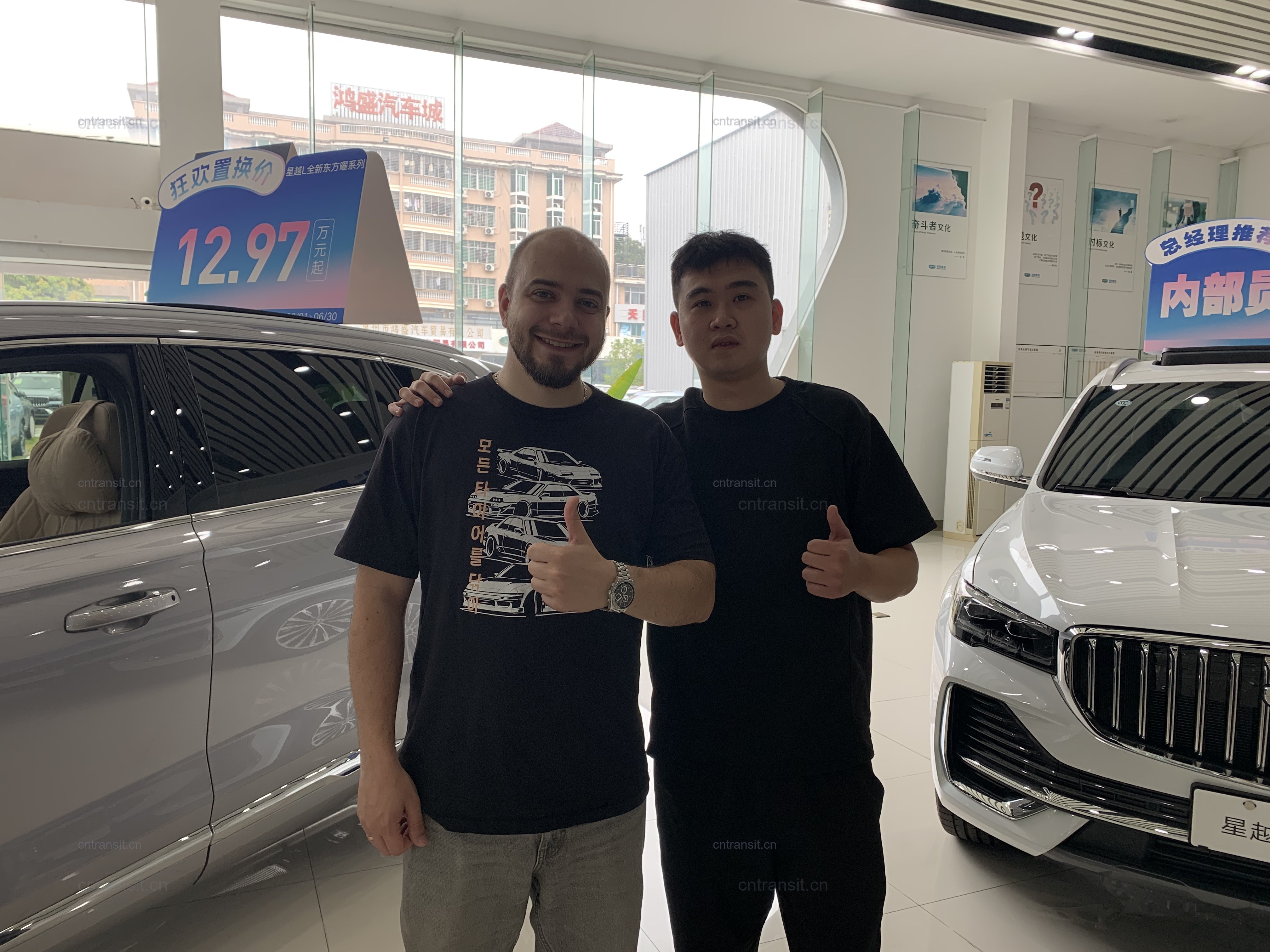 Customer visiting the HainaAuto team