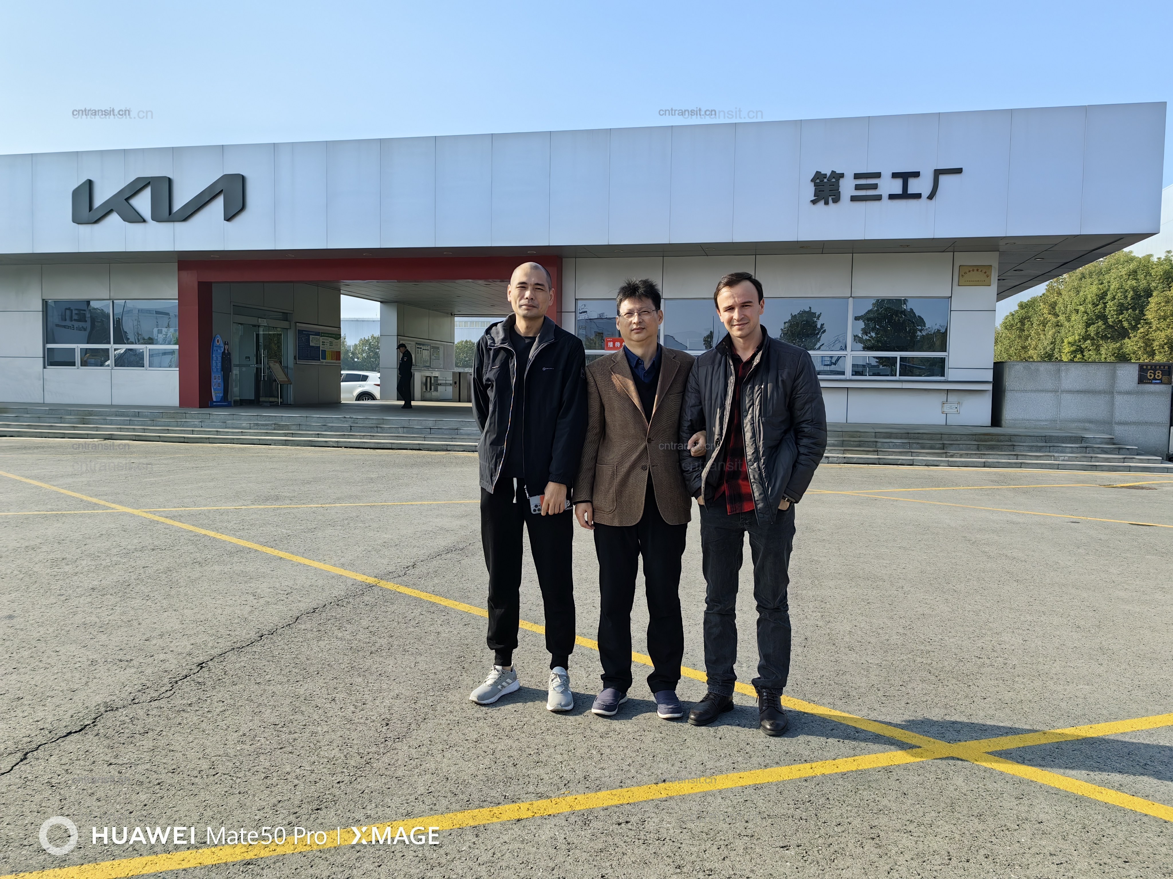 Customer visiting the HainaAuto team
