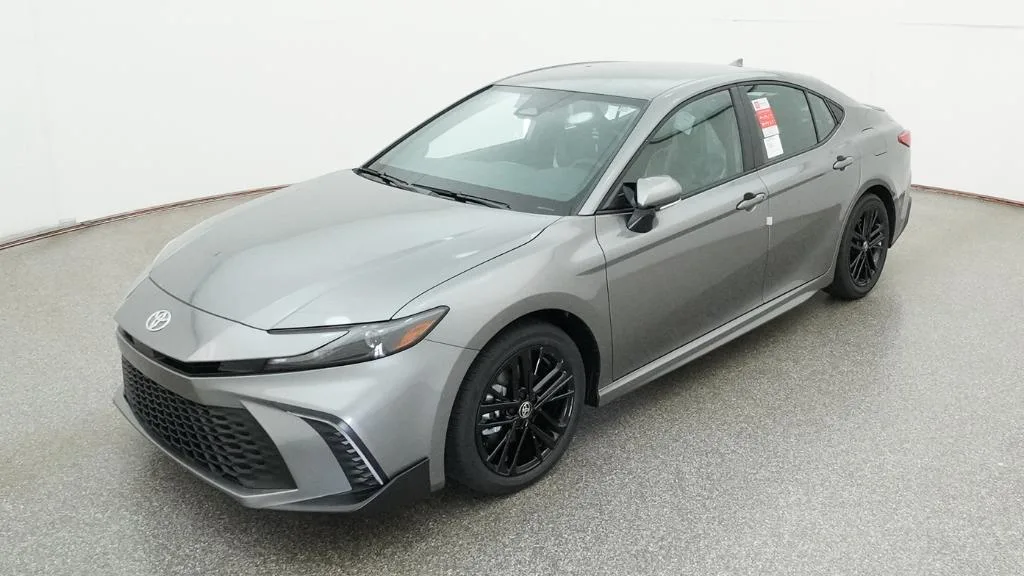 2026 Toyota Camry SE, photo 1 of 3