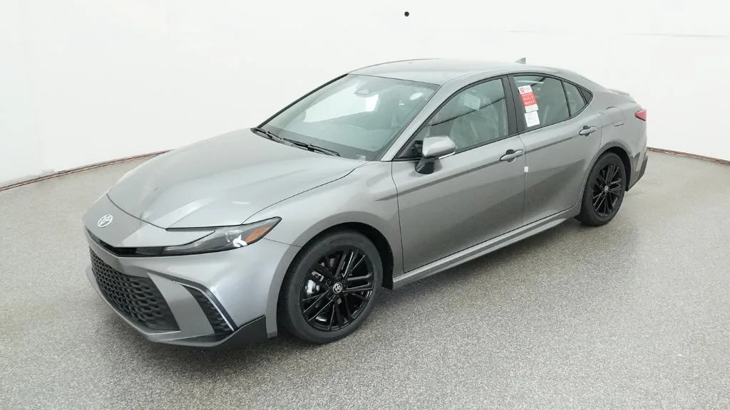 2026 Toyota Camry SE, photo 1 of 3