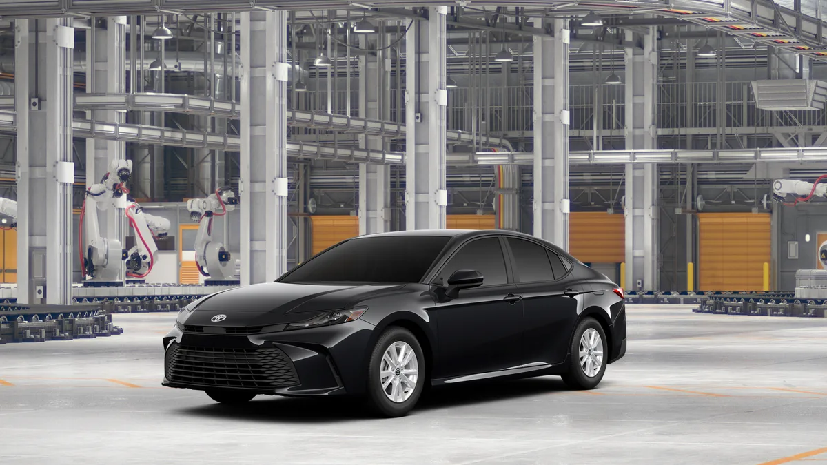 2026 Toyota Camry LE, photo 1 of 3