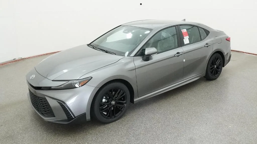 2026 Toyota Camry SE, photo 1 of 3