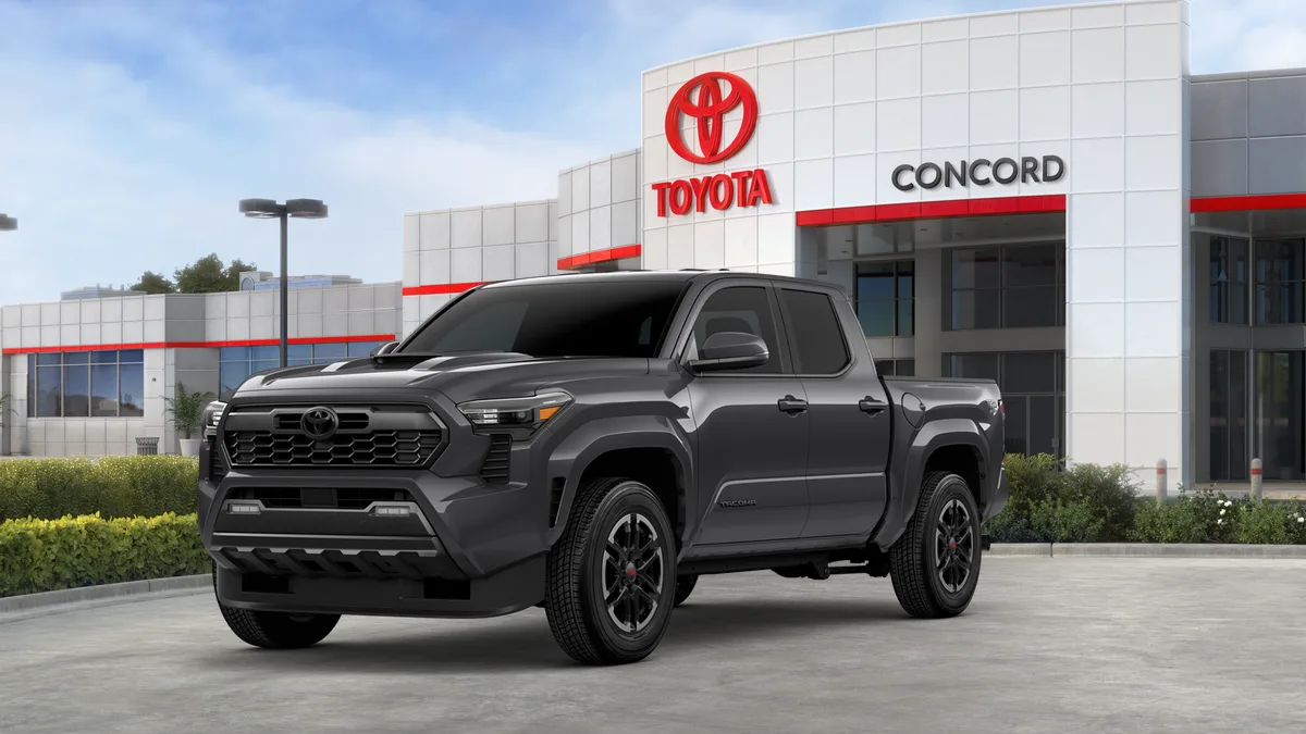 2026 Toyota Tacoma TRD Sport, photo 1 of 3