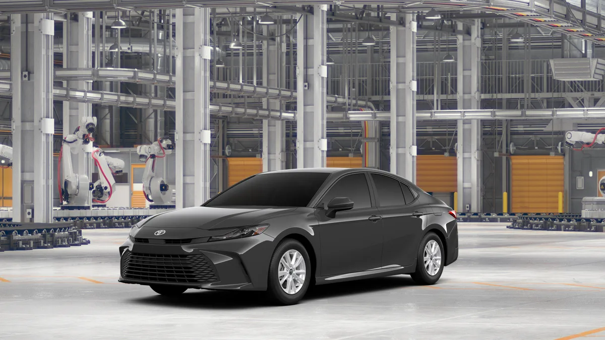 2026 Toyota Camry LE, photo 1 of 3