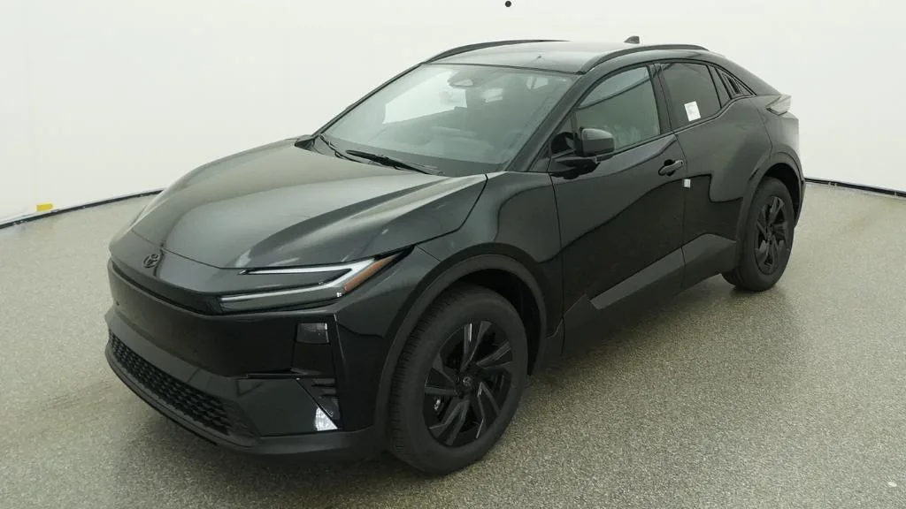 2026 Toyota C-HR SE, photo 1 of 3