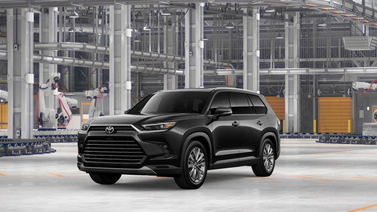2026 Toyota Grand Highlander Platinum, photo 1 of 3