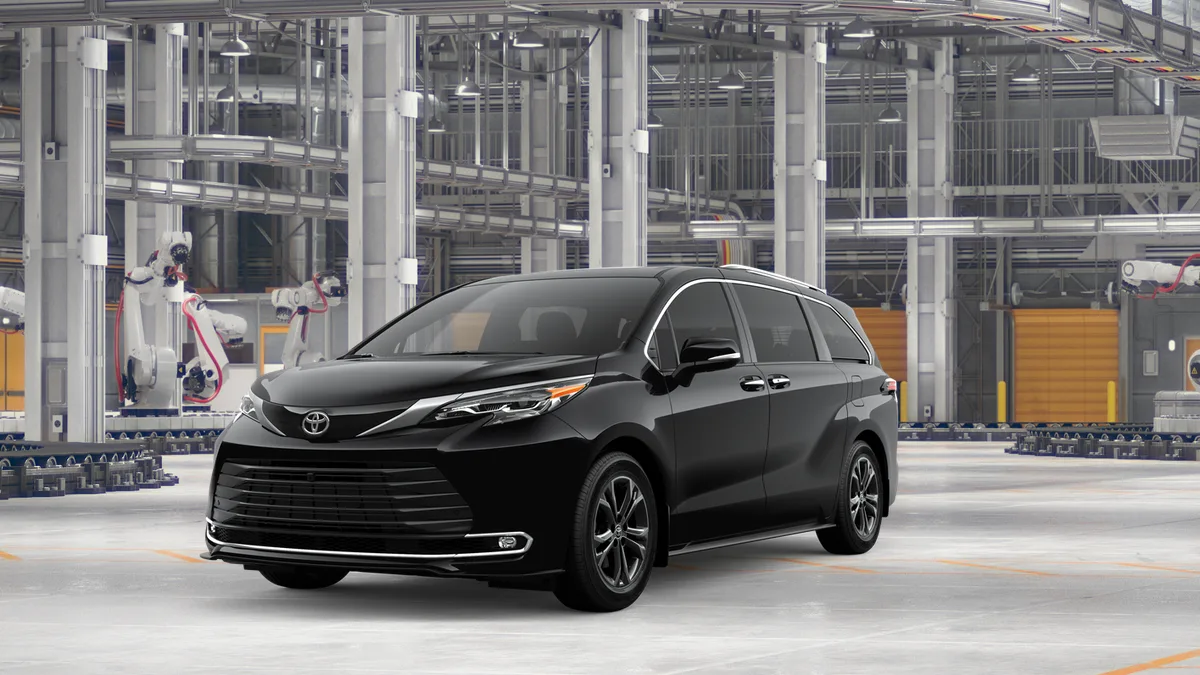 2026 Toyota Sienna Platinum, photo 1 of 3