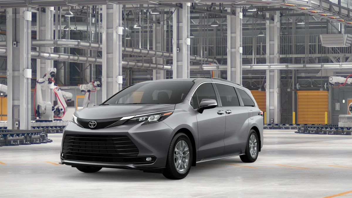 2026 Toyota Sienna XLE, photo 1 of 3