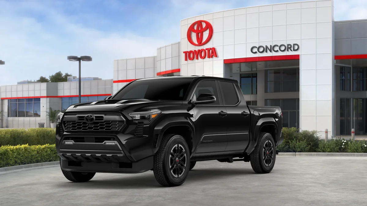 2026 Toyota Tacoma TRD Sport, photo 1 of 3
