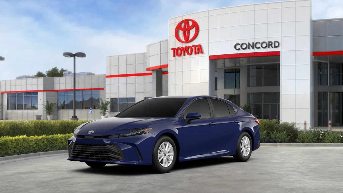 2026 Toyota Camry LE, photo 1 of 3
