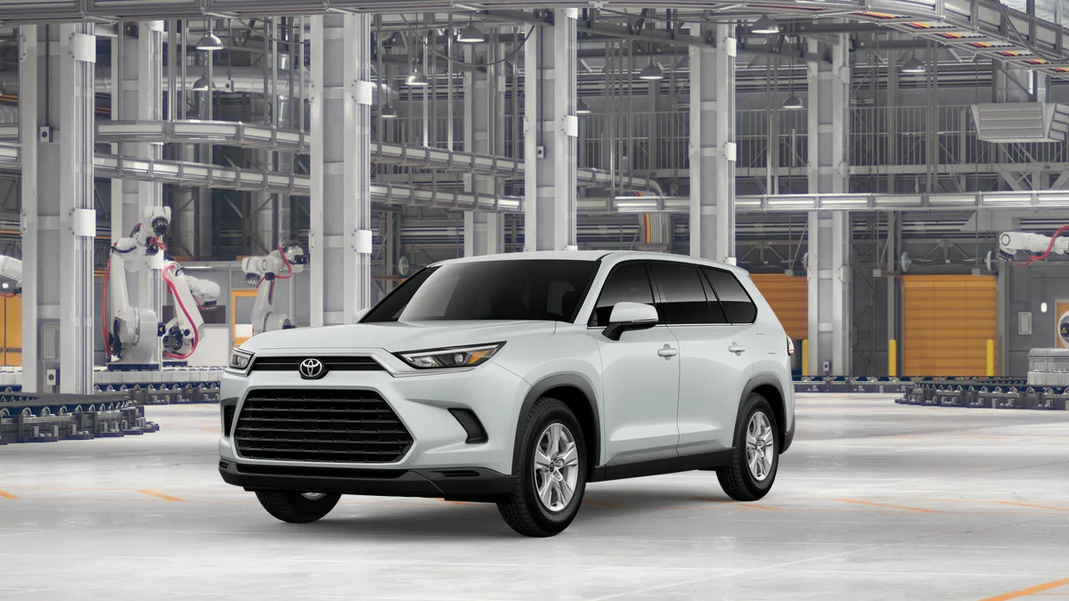 2026 Toyota Grand Highlander Hybrid Hybrid LE exterior
