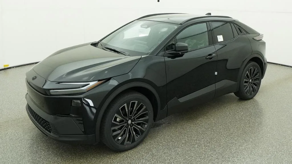 2026 Toyota C-HR XSE, photo 1 of 3