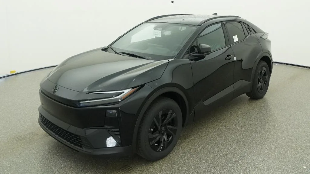 2026 Toyota C-HR SE, photo 1 of 3