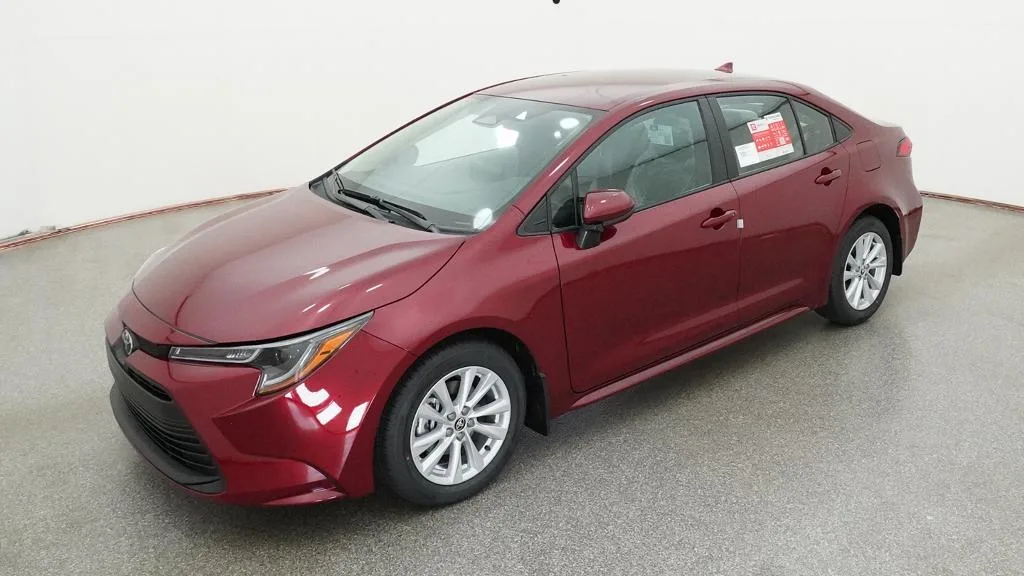 2026 Toyota Corolla LE, photo 1 of 3