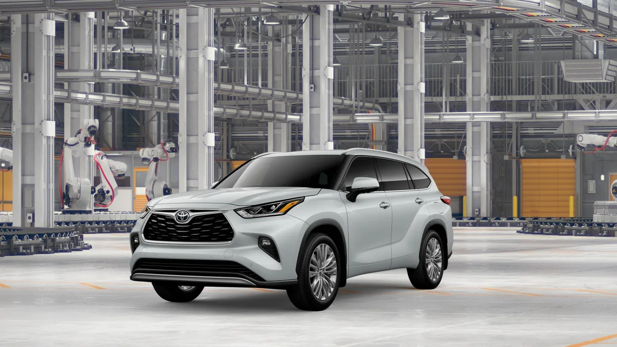2026 Toyota Highlander Platinum, photo 1 of 3