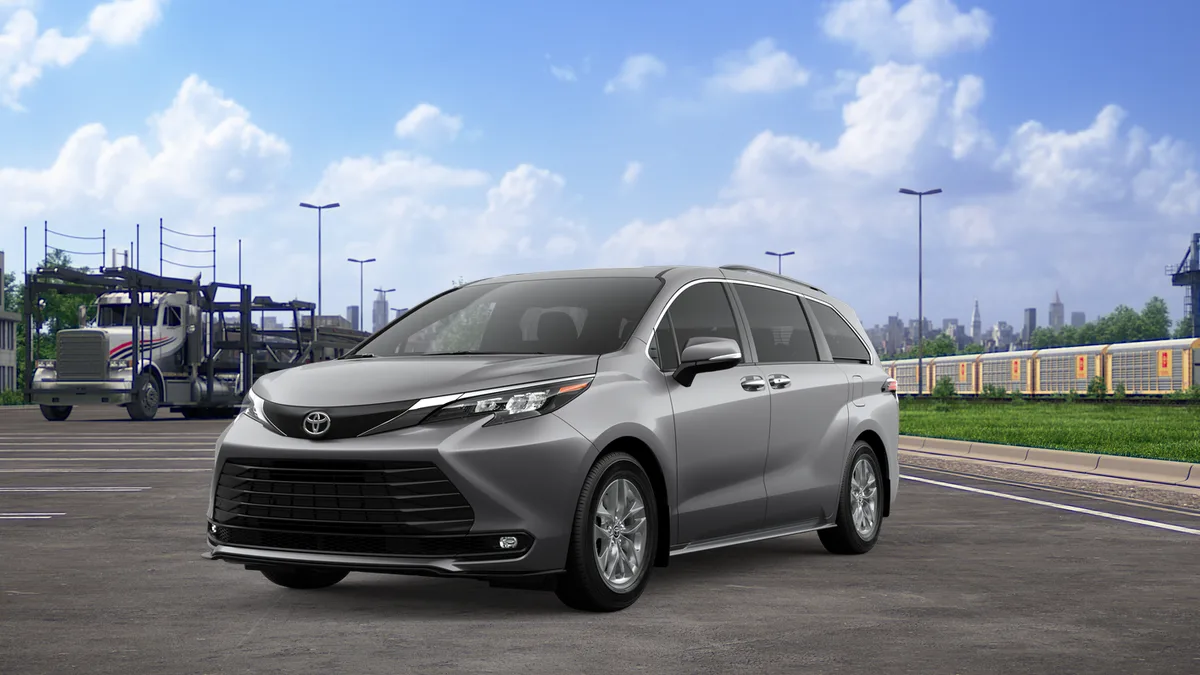 2026 Toyota Sienna XLE, photo 1 of 3