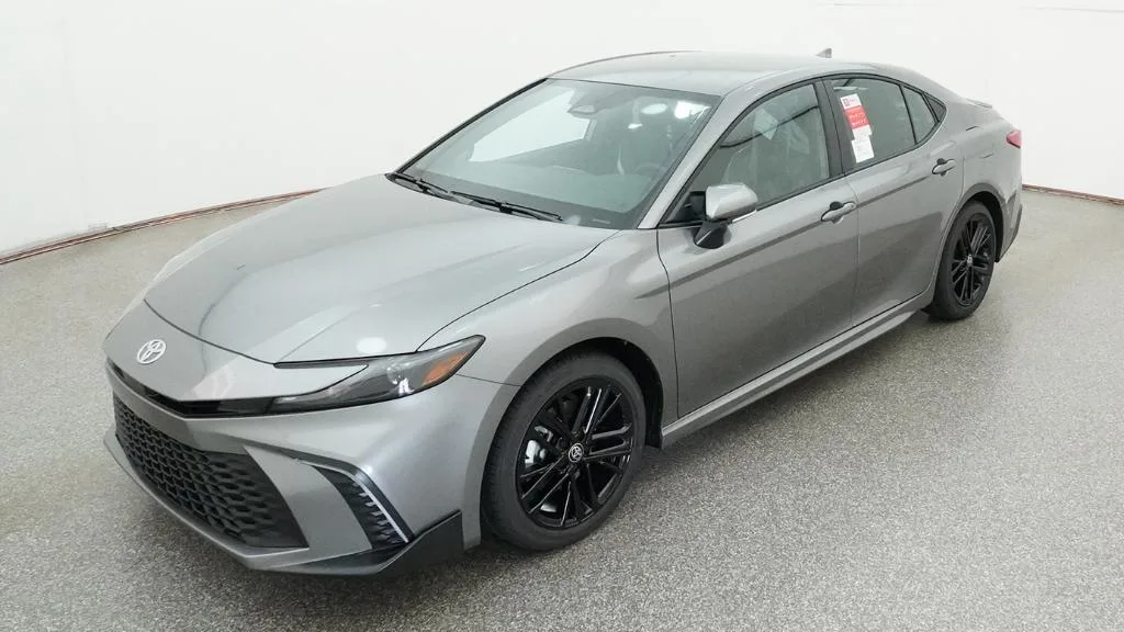 2026 Toyota Camry SE, photo 1 of 3