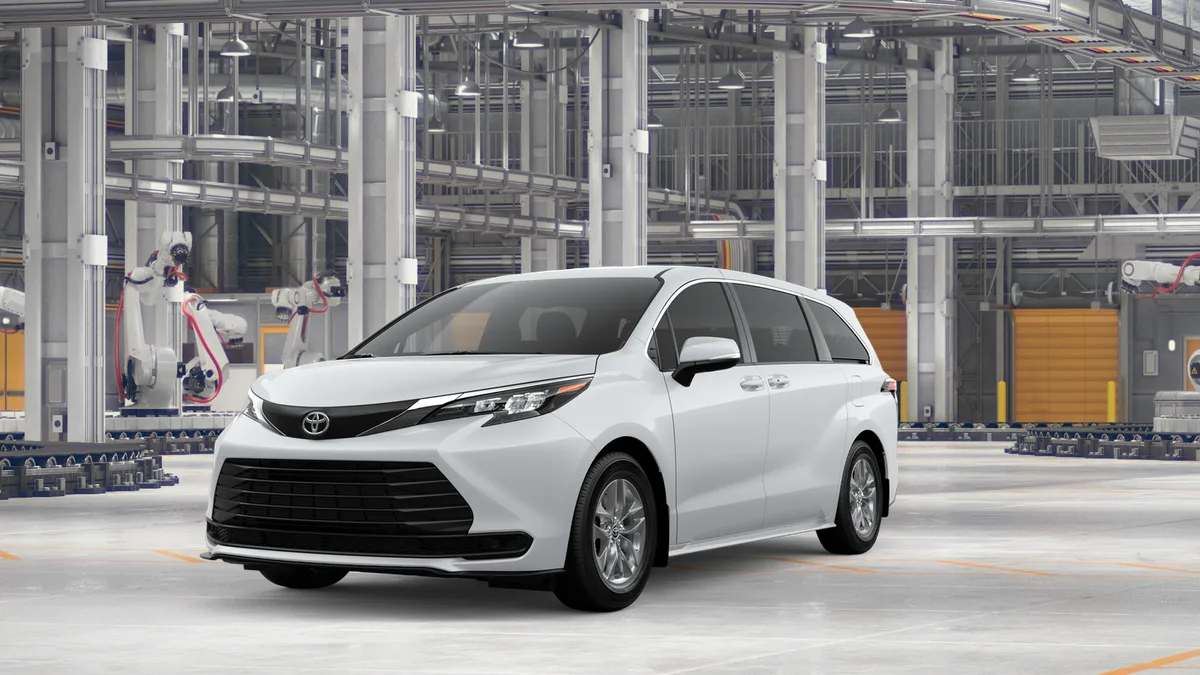 2026 Toyota Sienna LE, photo 1 of 3