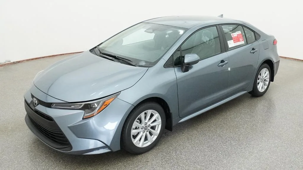 2026 Toyota Corolla LE, photo 1 of 3