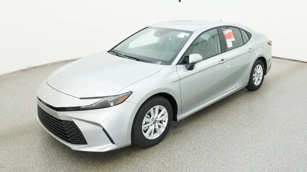 2026 Toyota Camry LE, photo 1 of 3