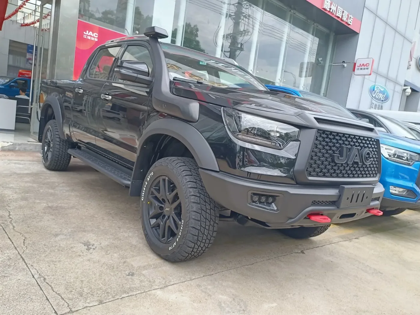 JAC T8 Pro Hunter 2.0T Gasoline 4×4 with A/T Tires exterior
